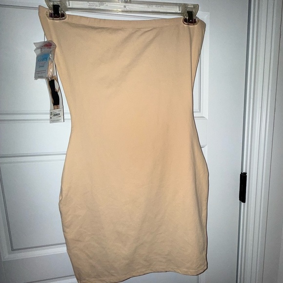 Spanx Assets Red Hot Nude Sleek Slimmers Strapless Slip 2253 NWT includes straps - Picture 4 of 8